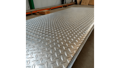 лист алюминиевый рифленый чечевица 1,5 мм АМг2Н2Р купить в Москве