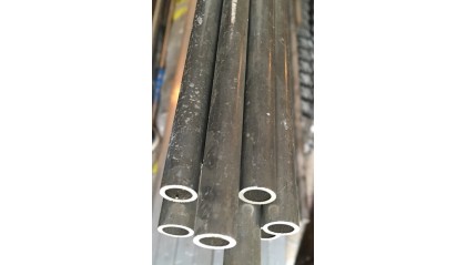 Трубу алюминиевую прессованную 120x10 мм А7 купить в Москве