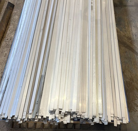 Полоса нержавеющая полированная 40x4 мм AISI 304 DIN EN 10058 фото